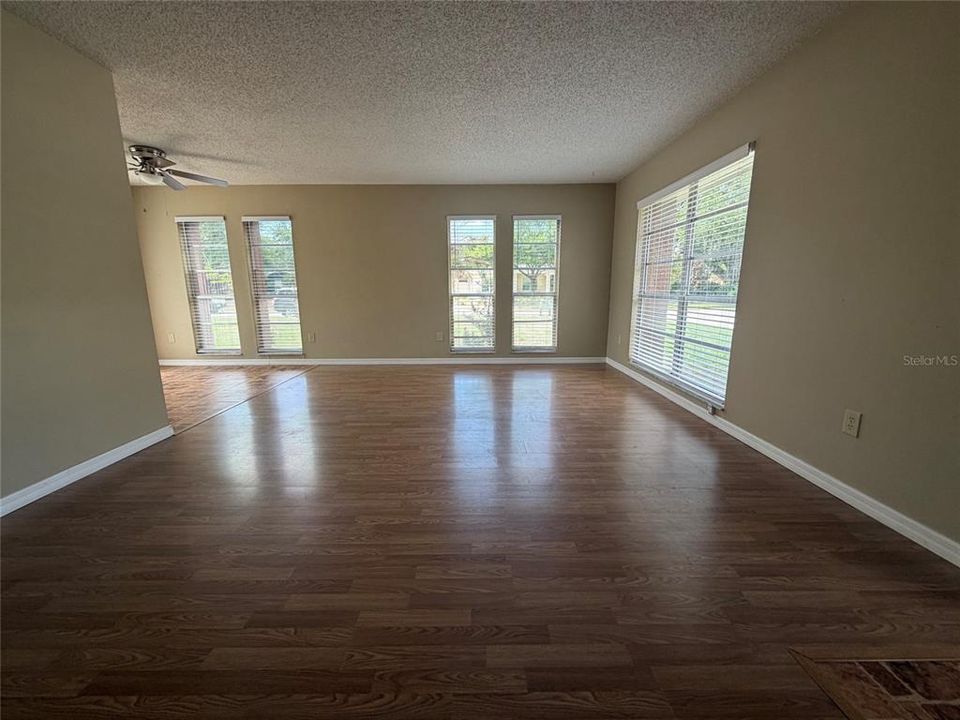 For Rent: $2,100 (4 beds, 2 baths, 2079 Square Feet)