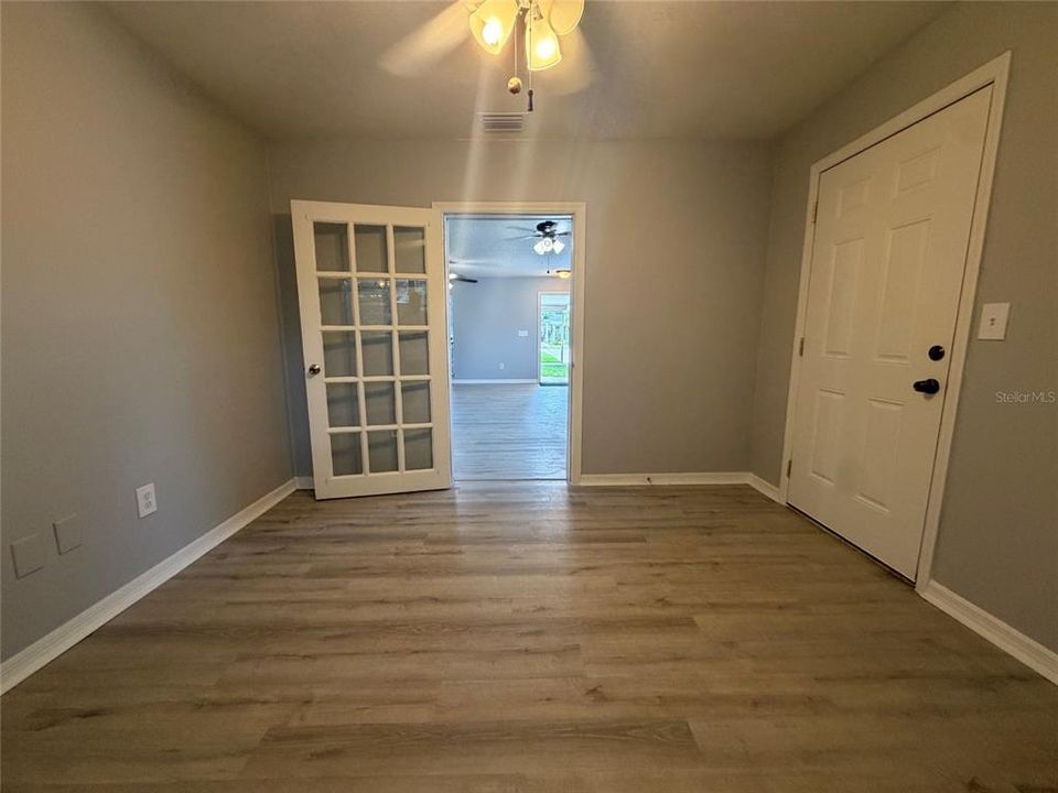 For Rent: $2,100 (4 beds, 2 baths, 2079 Square Feet)