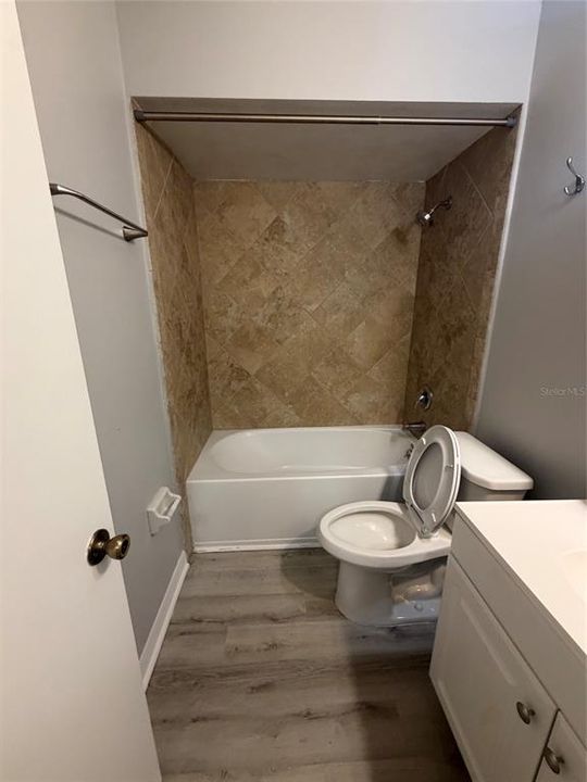 For Rent: $2,100 (4 beds, 2 baths, 2079 Square Feet)