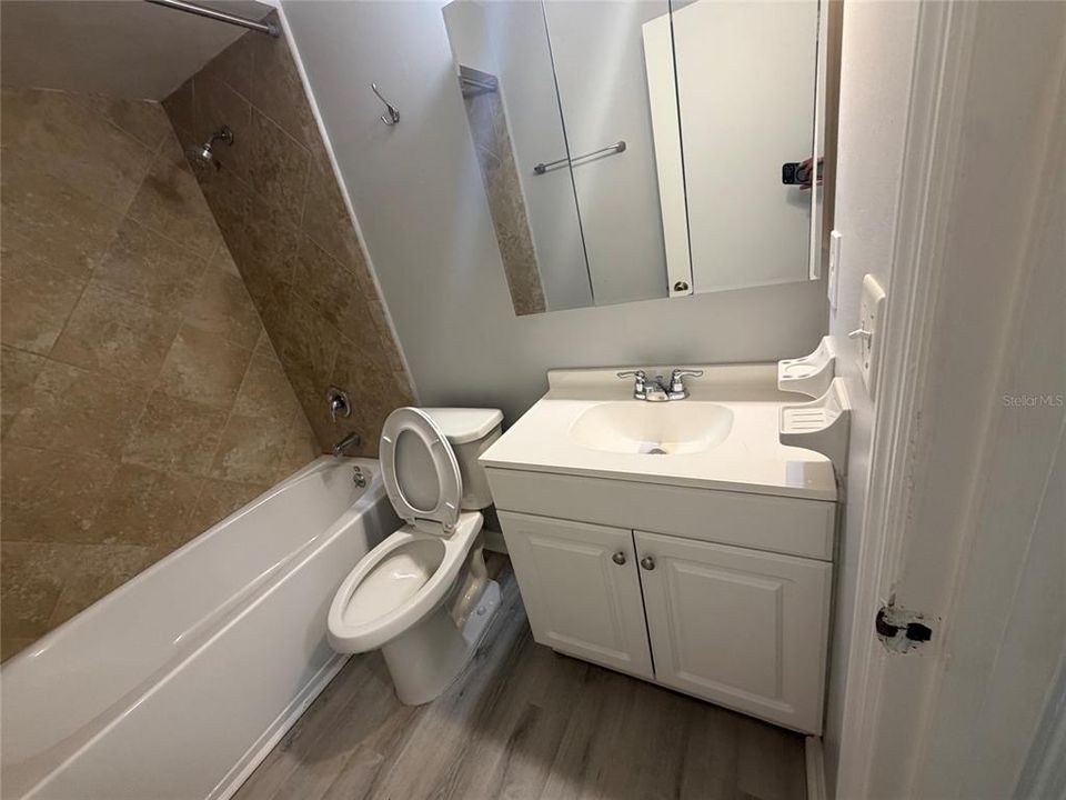 For Rent: $2,100 (4 beds, 2 baths, 2079 Square Feet)