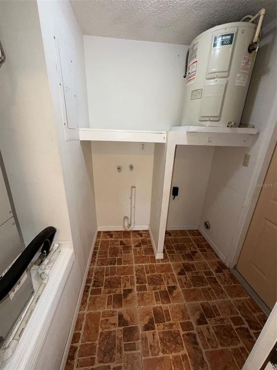 For Rent: $2,100 (4 beds, 2 baths, 2079 Square Feet)