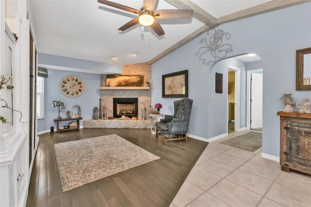 Active With Contract: $374,900 (3 beds, 2 baths, 1644 Square Feet)