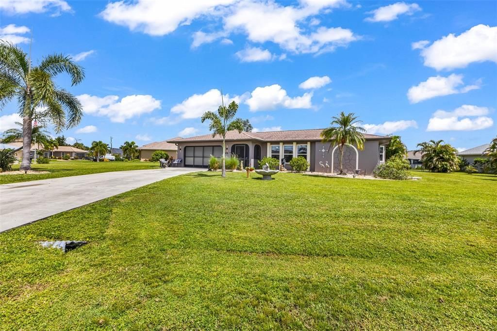Active With Contract: $374,900 (3 beds, 2 baths, 1644 Square Feet)