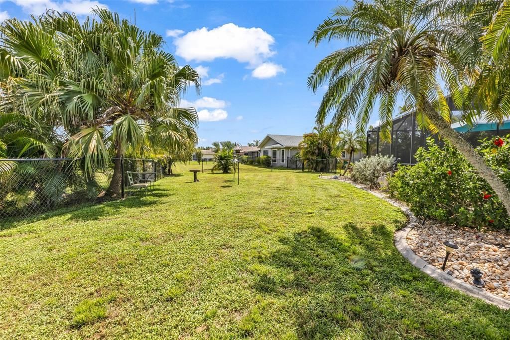 Active With Contract: $374,900 (3 beds, 2 baths, 1644 Square Feet)