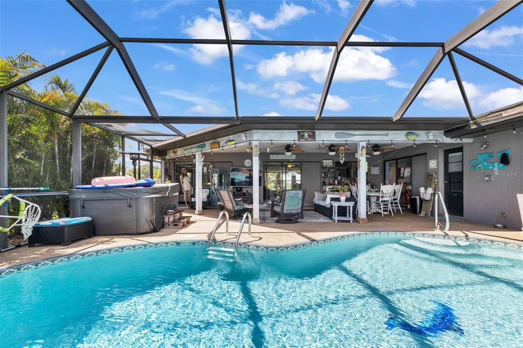 Active With Contract: $374,900 (3 beds, 2 baths, 1644 Square Feet)