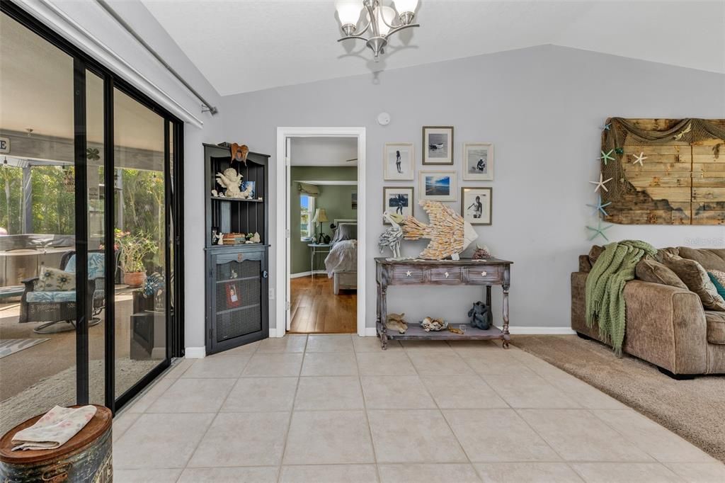 Active With Contract: $374,900 (3 beds, 2 baths, 1644 Square Feet)