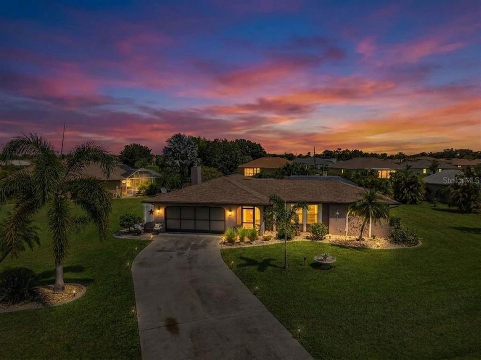 Active With Contract: $374,900 (3 beds, 2 baths, 1644 Square Feet)