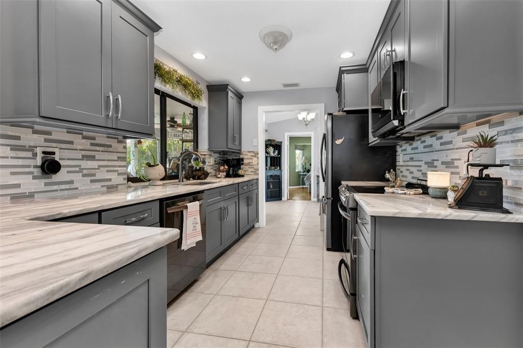 Active With Contract: $374,900 (3 beds, 2 baths, 1644 Square Feet)