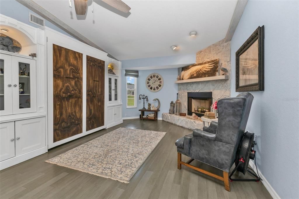 Active With Contract: $374,900 (3 beds, 2 baths, 1644 Square Feet)