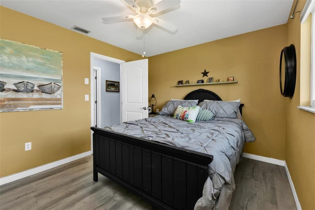 Active With Contract: $374,900 (3 beds, 2 baths, 1644 Square Feet)