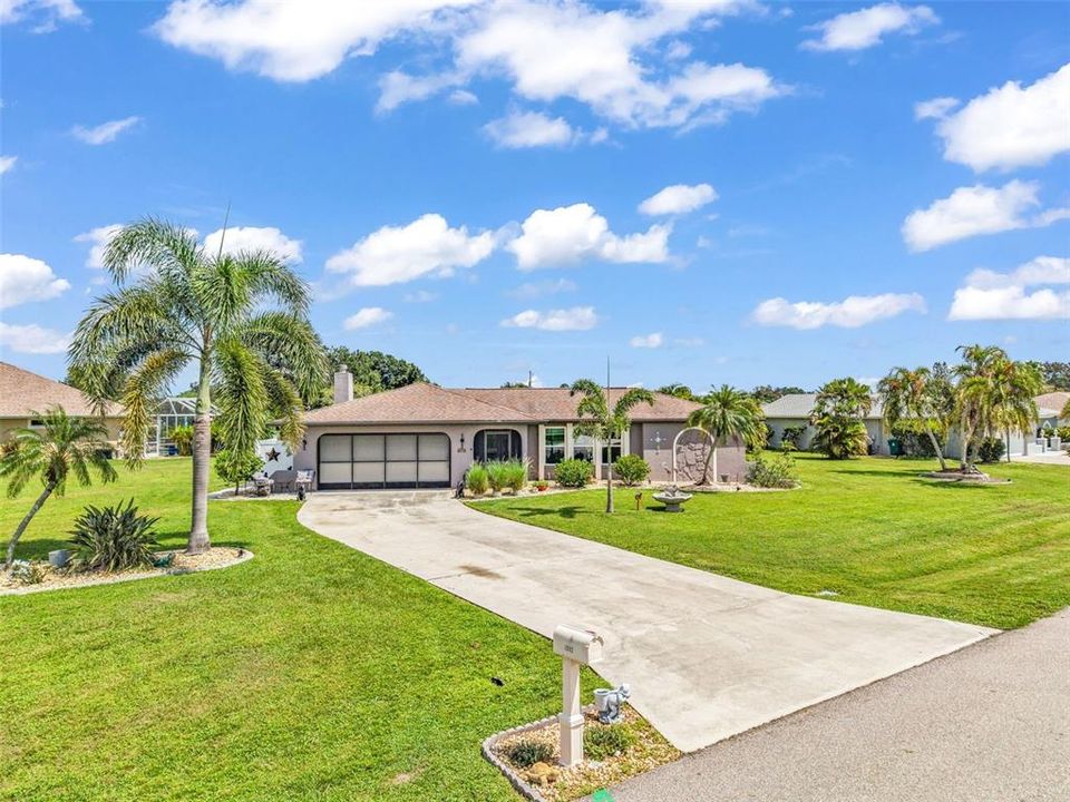 Active With Contract: $374,900 (3 beds, 2 baths, 1644 Square Feet)