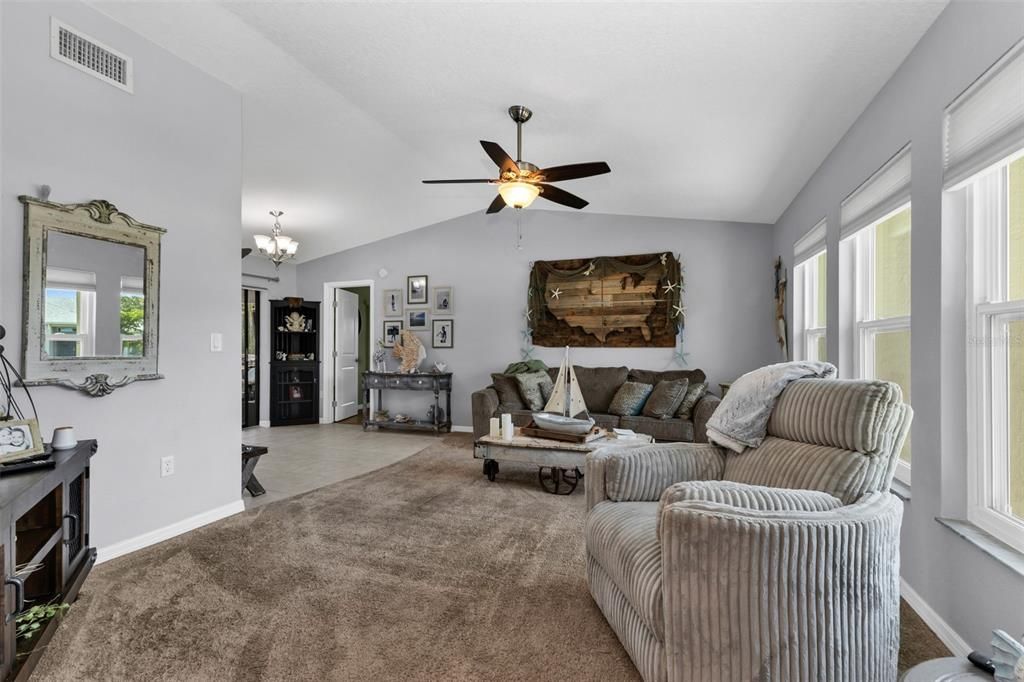 Active With Contract: $374,900 (3 beds, 2 baths, 1644 Square Feet)
