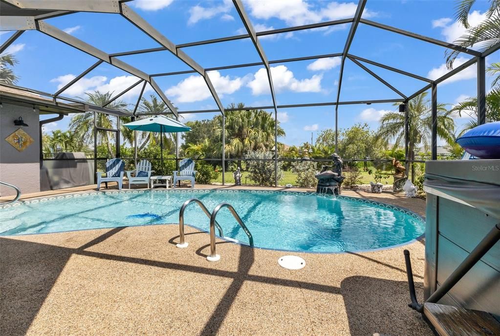 Active With Contract: $374,900 (3 beds, 2 baths, 1644 Square Feet)