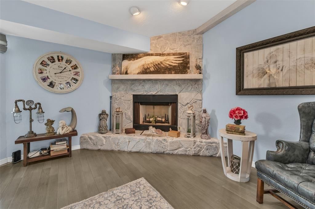 Active With Contract: $374,900 (3 beds, 2 baths, 1644 Square Feet)