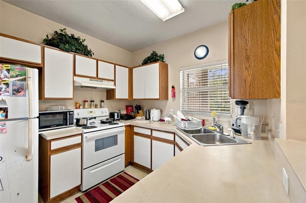 For Sale: $215,000 (2 beds, 2 baths, 1297 Square Feet)