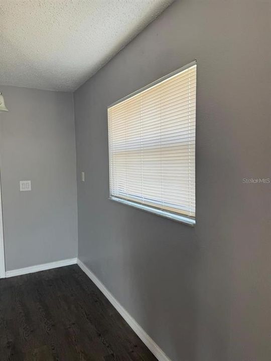 For Rent: $1,000 (2 beds, 1 baths, 810 Square Feet)