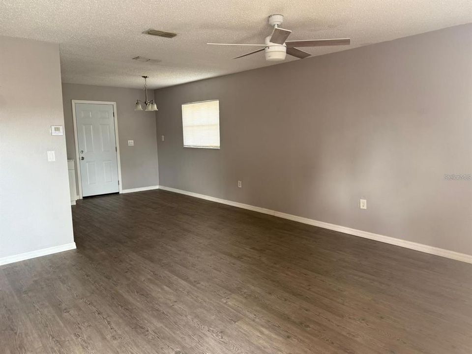 For Rent: $1,000 (2 beds, 1 baths, 810 Square Feet)