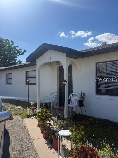 For Rent: $1,000 (2 beds, 1 baths, 810 Square Feet)