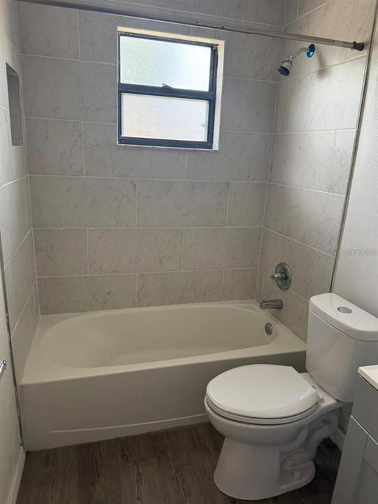 For Rent: $1,000 (2 beds, 1 baths, 810 Square Feet)