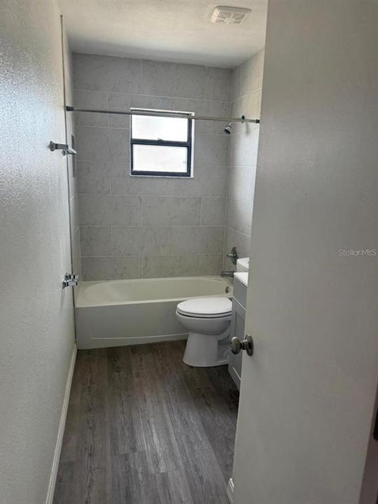For Rent: $1,000 (2 beds, 1 baths, 810 Square Feet)