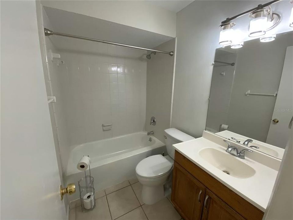 For Rent: $1,800 (2 beds, 1 baths, 918 Square Feet)