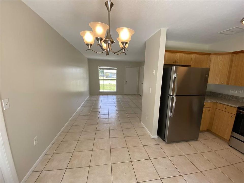 For Rent: $1,800 (2 beds, 1 baths, 918 Square Feet)