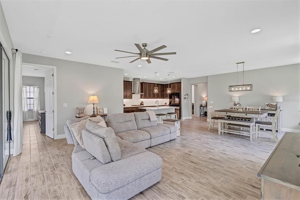 For Sale: $500,000 (3 beds, 3 baths, 2142 Square Feet)