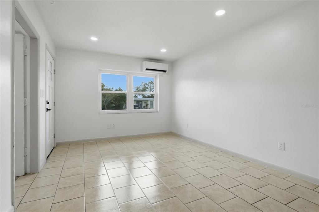 На продажу: $195,000 (2 спален, 1 ванн, 710 Квадратных фут)
