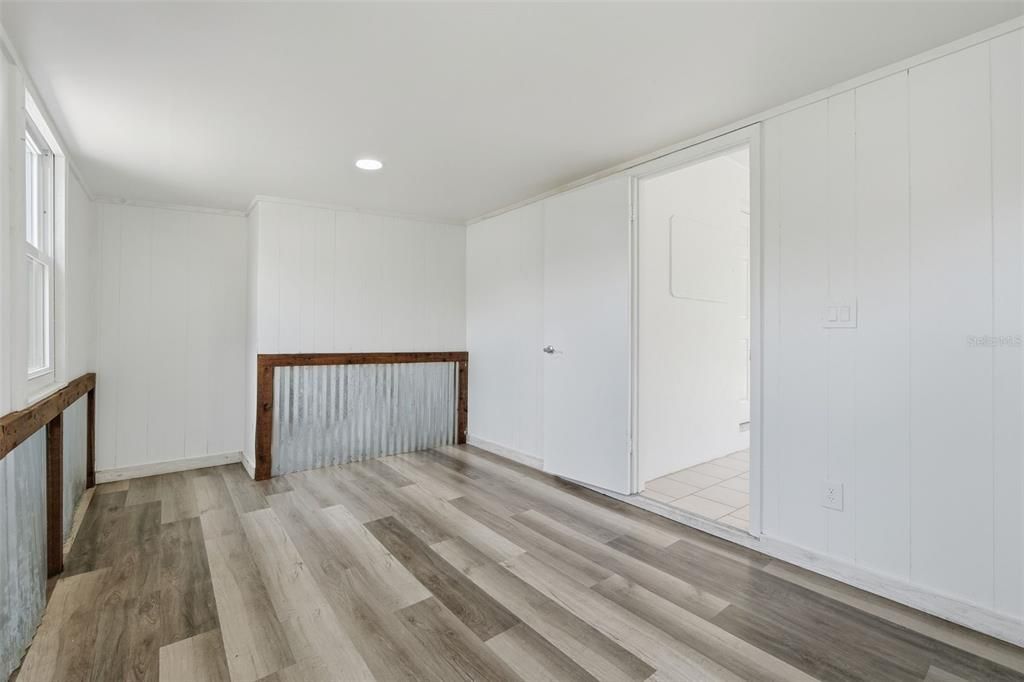 На продажу: $195,000 (2 спален, 1 ванн, 710 Квадратных фут)