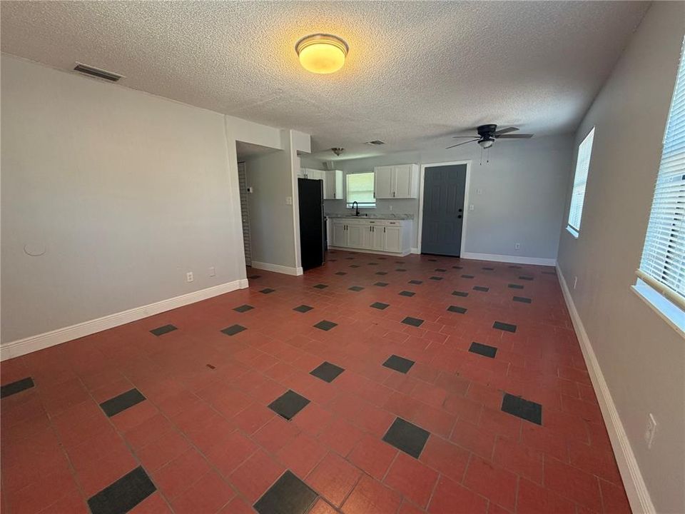 En Venta: $529,850 (6 camas, 0 baños, 2040 Pies cuadrados)