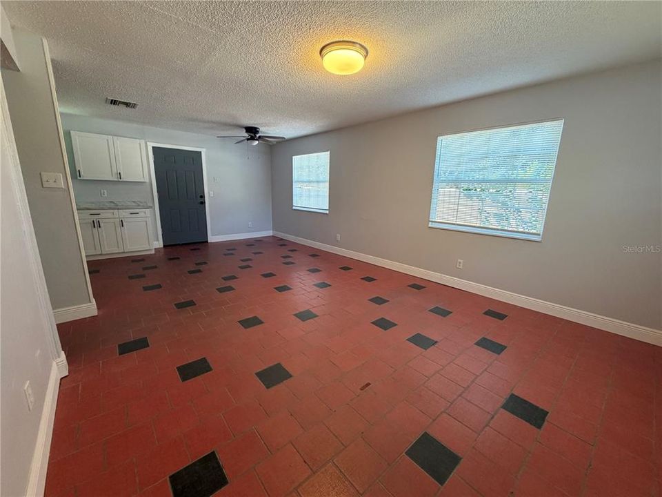 En Venta: $529,850 (6 camas, 0 baños, 2040 Pies cuadrados)