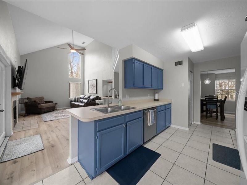 En Venta: $375,000 (3 camas, 2 baños, 1601 Pies cuadrados)