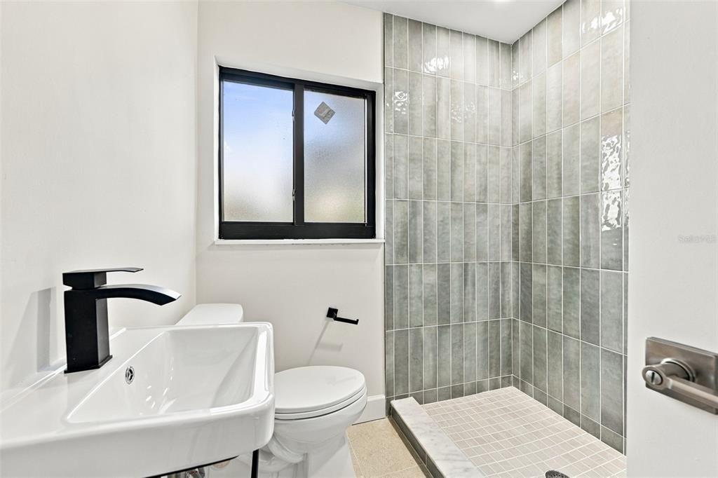 For Rent: $2,895 (3 beds, 2 baths, 985 Square Feet)