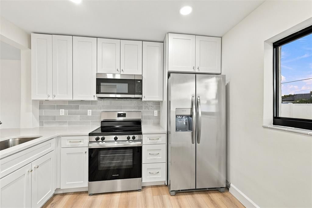 For Rent: $2,895 (3 beds, 2 baths, 985 Square Feet)