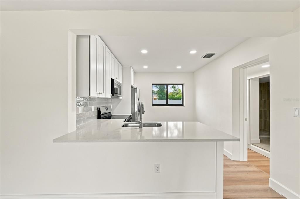 For Rent: $2,895 (3 beds, 2 baths, 985 Square Feet)