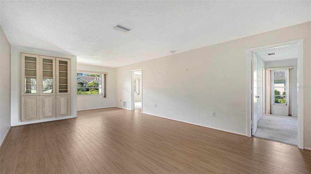 For Sale: $249,500 (2 beds, 2 baths, 1369 Square Feet)