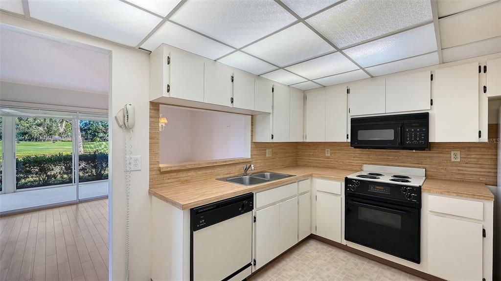 For Sale: $249,500 (2 beds, 2 baths, 1369 Square Feet)