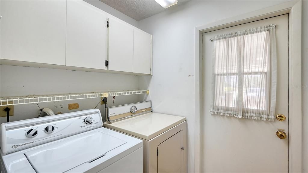 For Sale: $249,500 (2 beds, 2 baths, 1369 Square Feet)