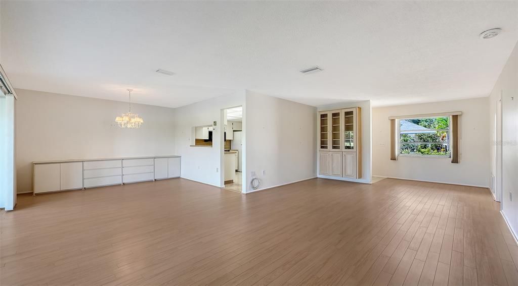 For Sale: $249,500 (2 beds, 2 baths, 1369 Square Feet)