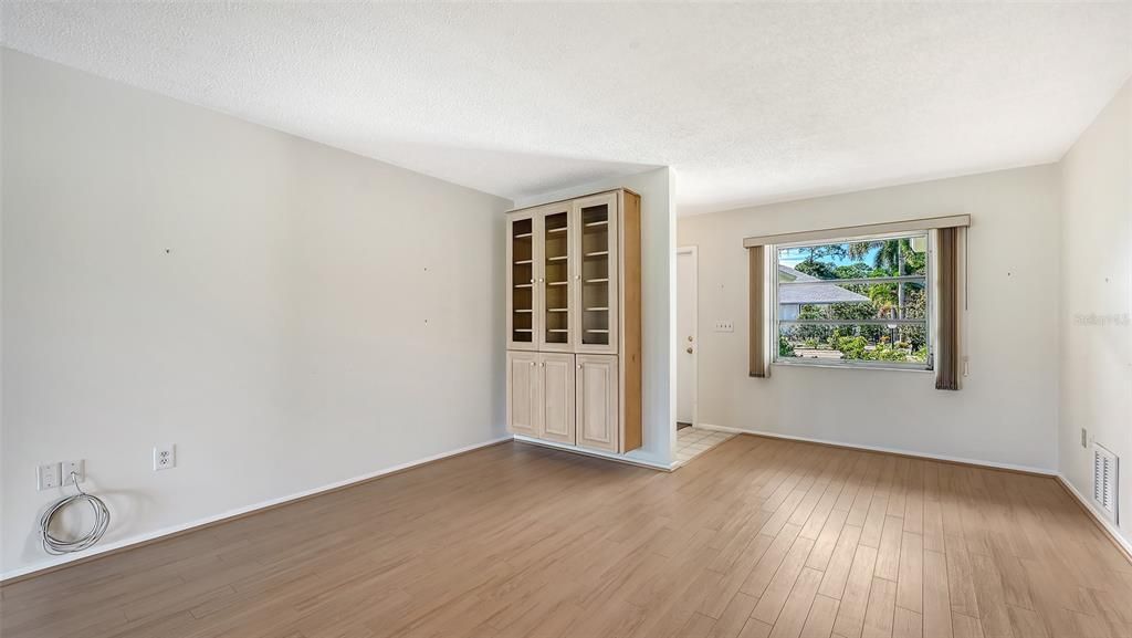 For Sale: $249,500 (2 beds, 2 baths, 1369 Square Feet)
