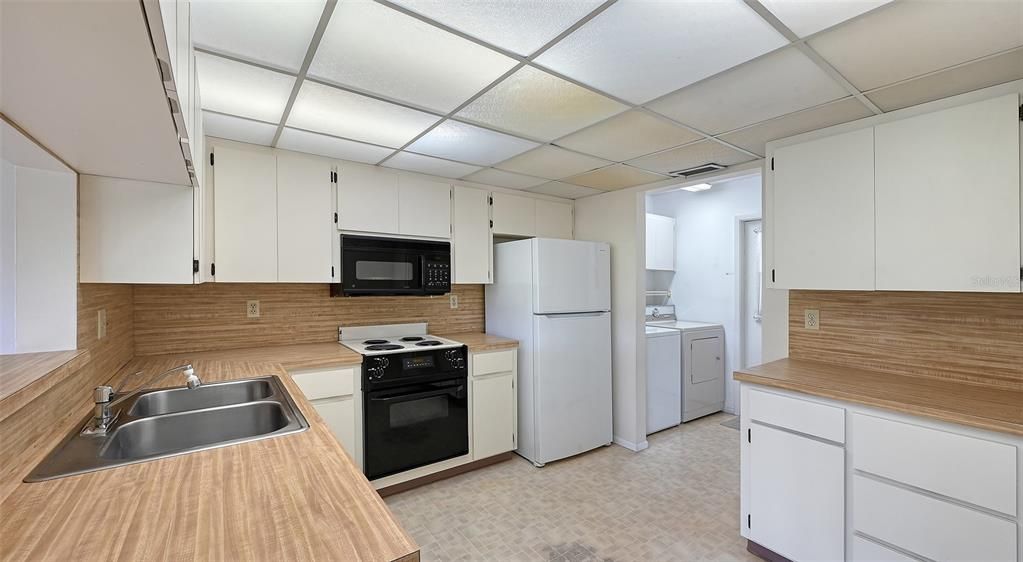 For Sale: $249,500 (2 beds, 2 baths, 1369 Square Feet)