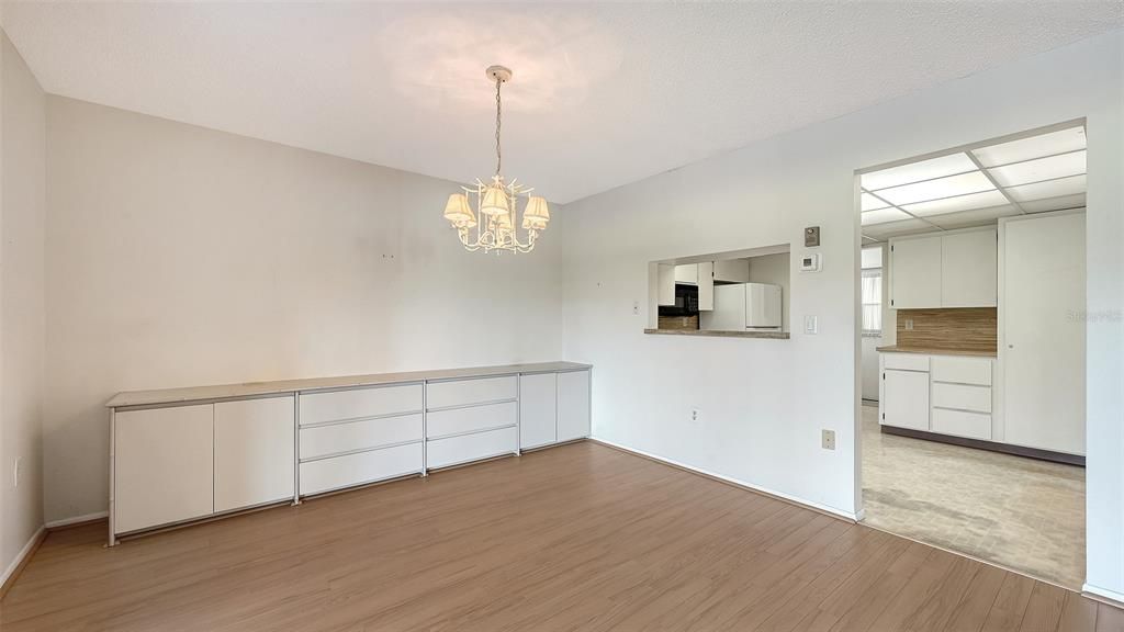 For Sale: $249,500 (2 beds, 2 baths, 1369 Square Feet)