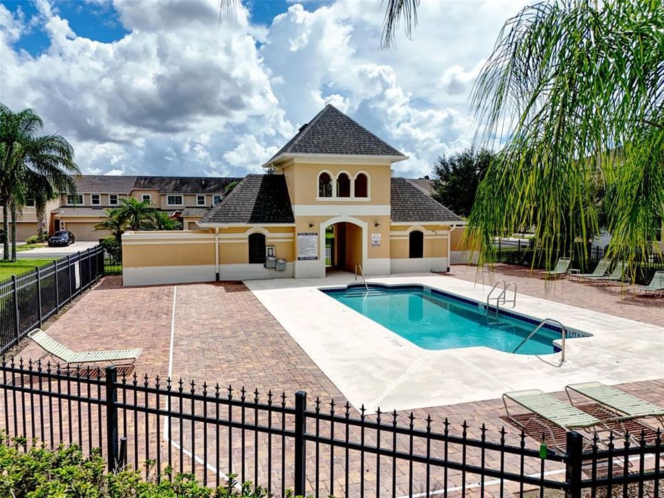 For Sale: $325,000 (3 beds, 2 baths, 2079 Square Feet)