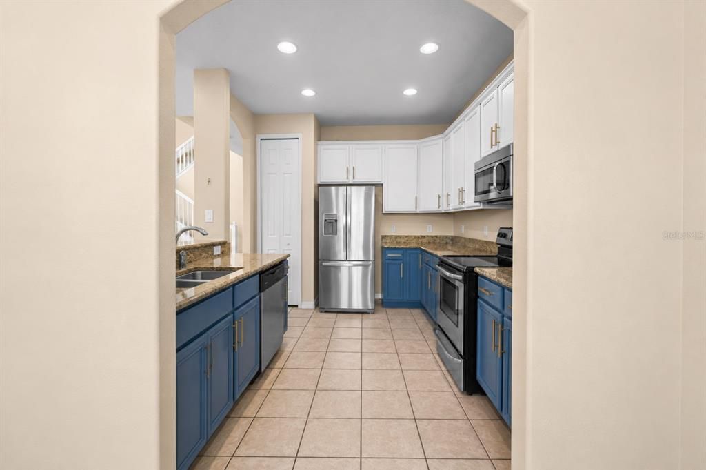 For Sale: $325,000 (3 beds, 2 baths, 2079 Square Feet)