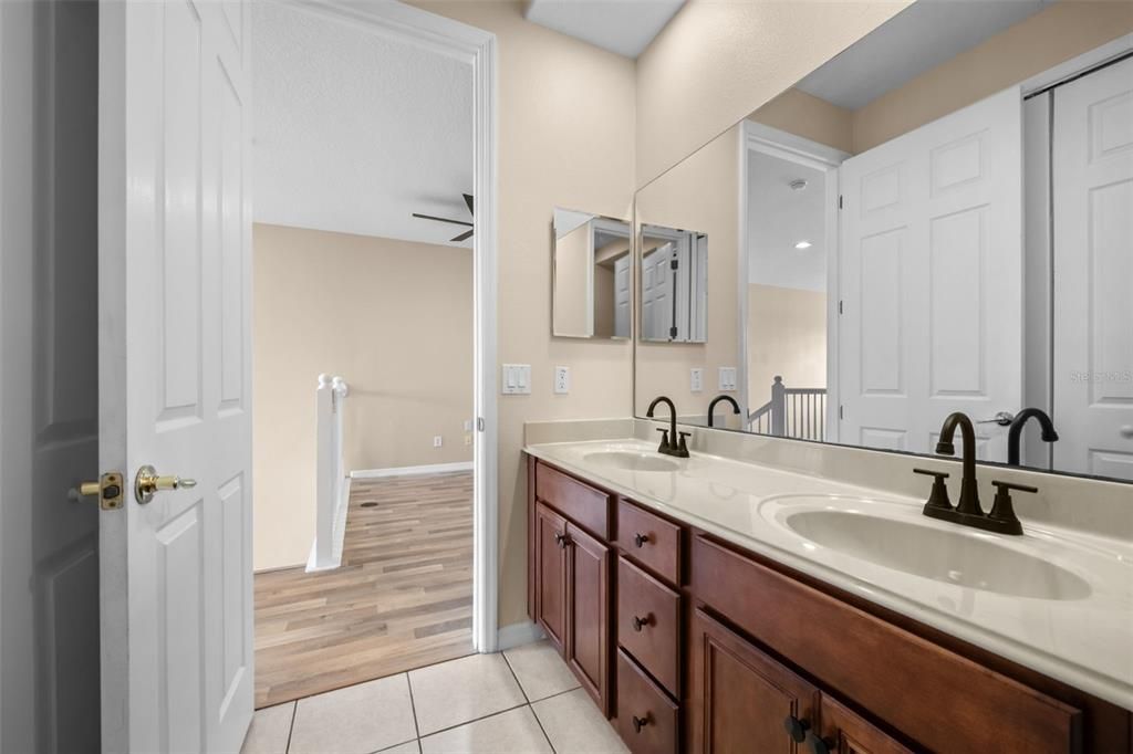 For Sale: $325,000 (3 beds, 2 baths, 2079 Square Feet)