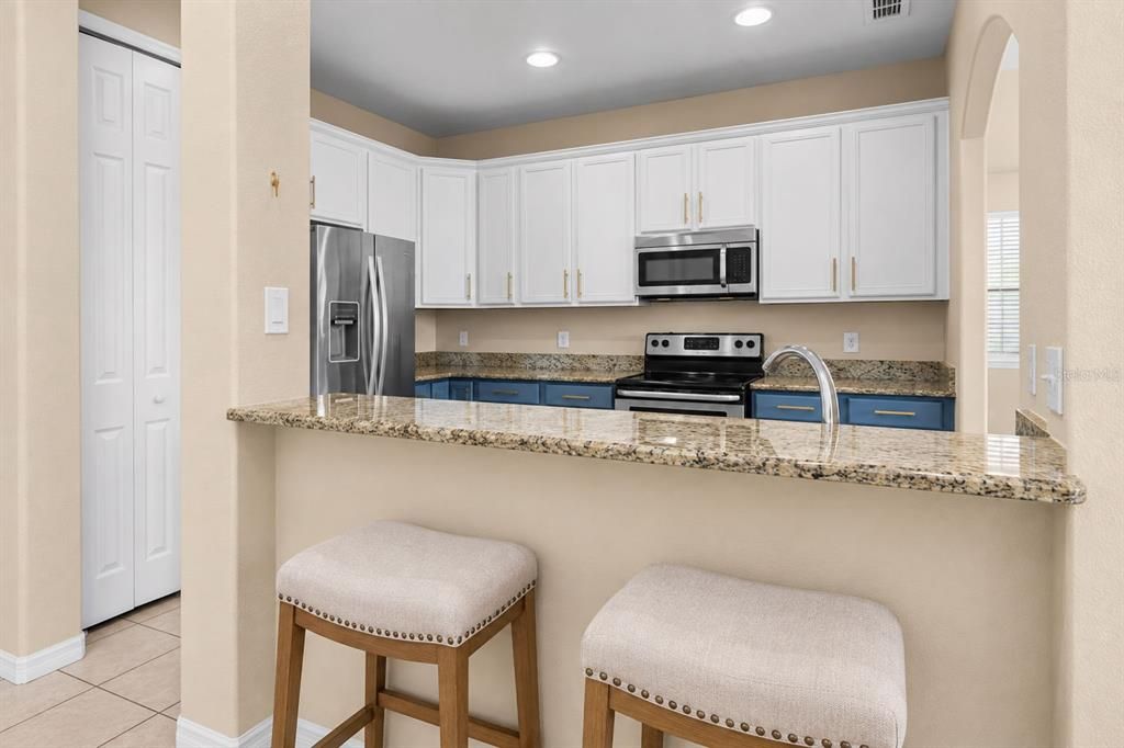 For Sale: $325,000 (3 beds, 2 baths, 2079 Square Feet)