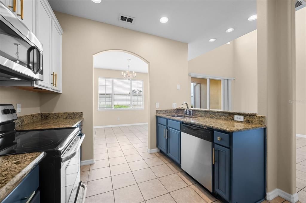 For Sale: $325,000 (3 beds, 2 baths, 2079 Square Feet)