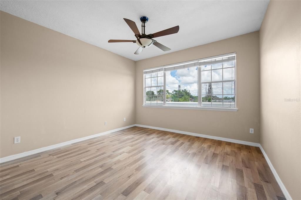 For Sale: $325,000 (3 beds, 2 baths, 2079 Square Feet)