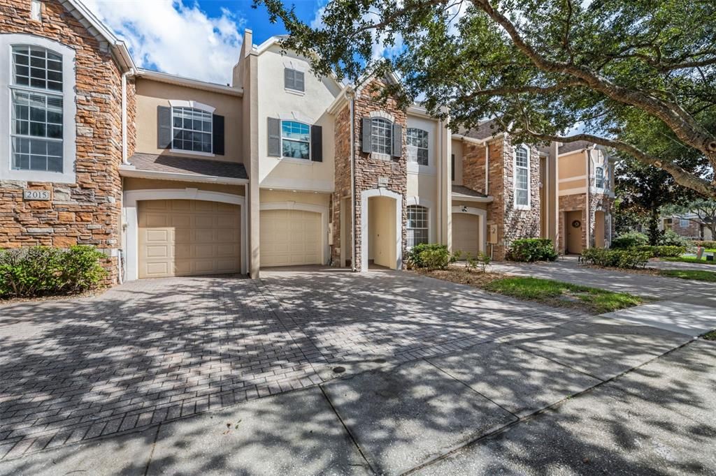 For Sale: $325,000 (3 beds, 2 baths, 2079 Square Feet)
