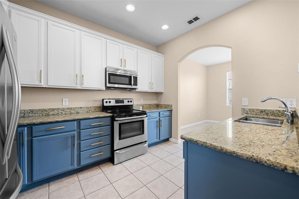 For Sale: $325,000 (3 beds, 2 baths, 2079 Square Feet)